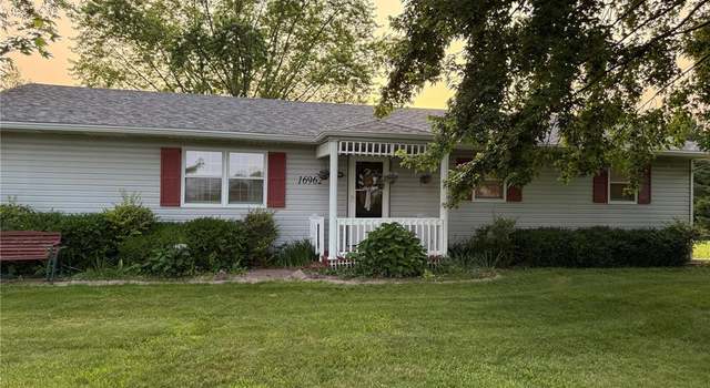 Photo of 16962 Meadow Ln, Carlinville, IL 62626