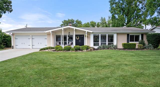 Photo of 824 Montmartre Ct, Creve Coeur, MO 63141