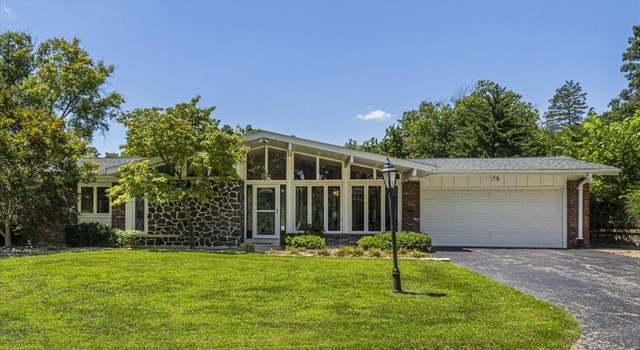 Photo of 34 Oakland Hills Dr, Chesterfield, MO 63017
