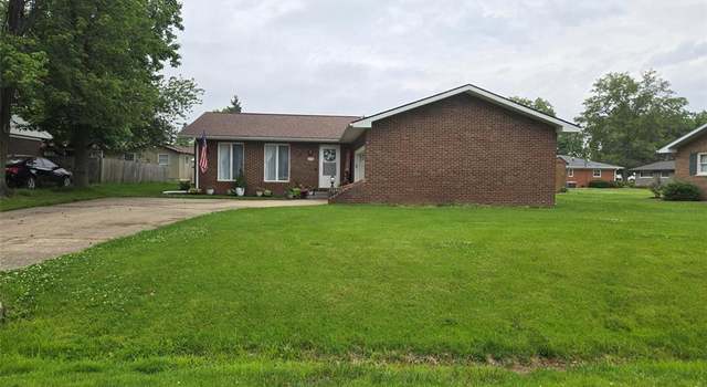 Photo of 1051 Saint Clair St, Carlyle, IL 62231