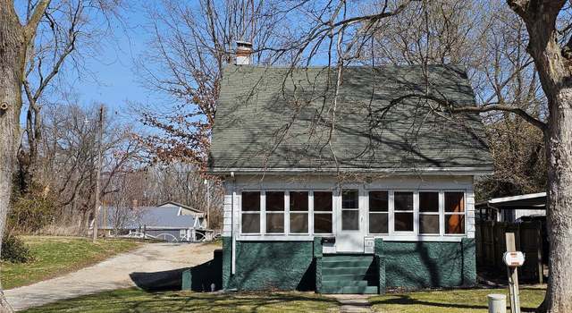 Photo of 905 School St, Hillsboro, IL 62049
