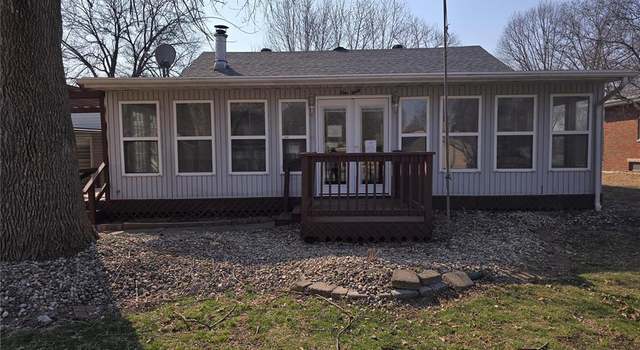 Photo of 140 Greenview St, Wood River, IL 62095