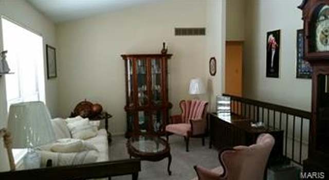 Photo of 12120 Foxpoint Dr, Maryland Heights, MO 63043