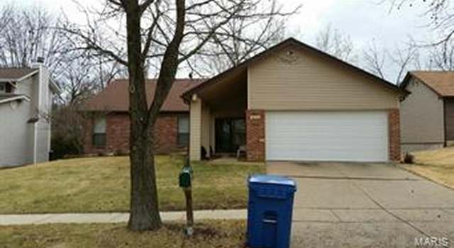 Photo of 12120 Foxpoint Dr, Maryland Heights, MO 63043
