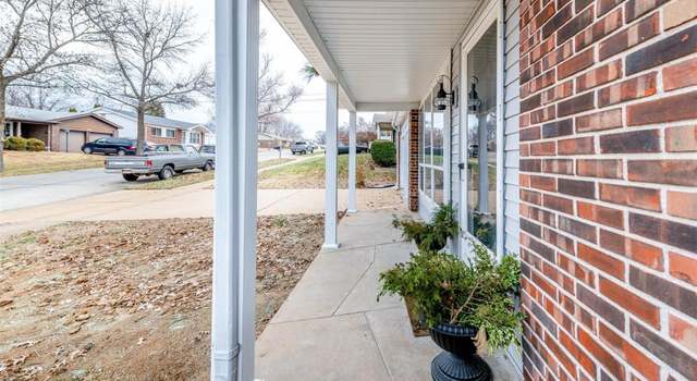 Photo of 2414 Crestline Dr, St Louis, MO 63129