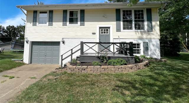 Photo of 504 Tremont Dr, Godfrey, IL 62035
