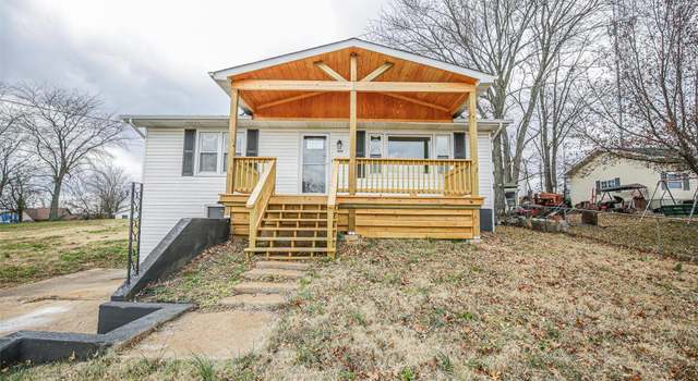 Photo of 404 Lueking Dr, De Soto, MO 63020