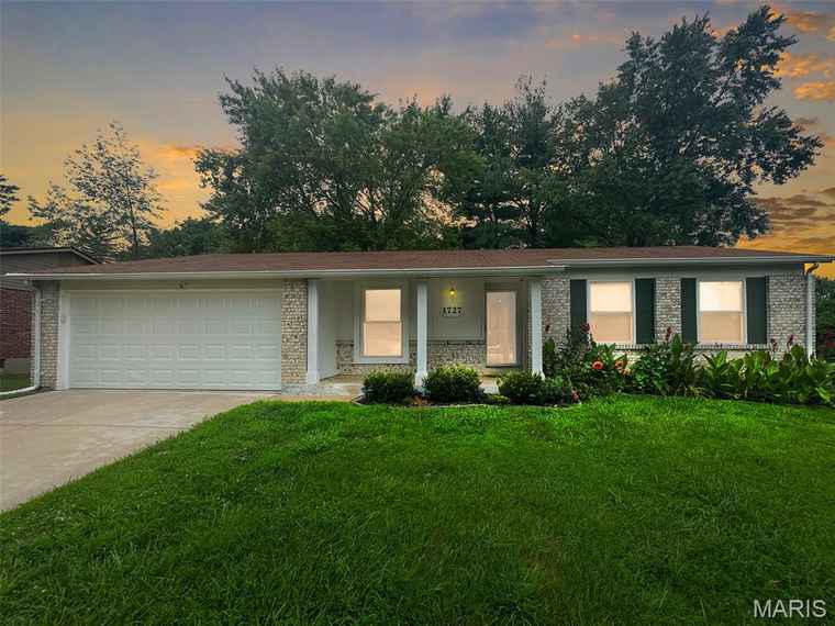 Photo of 1727 Del Rosa Way Hazelwood, MO 63138