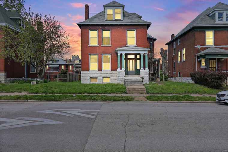 Photo of 2933 Dodier St St Louis, MO 63107