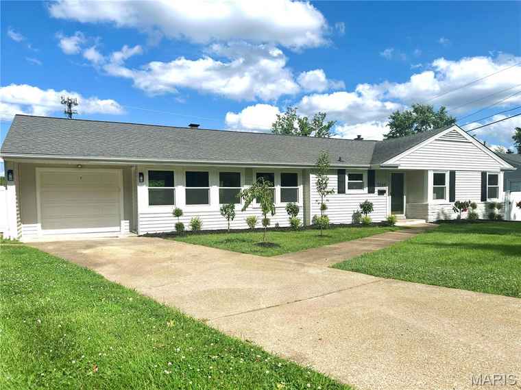 Photo of 1248 Lynchester Ln Kirkwood, MO 63122