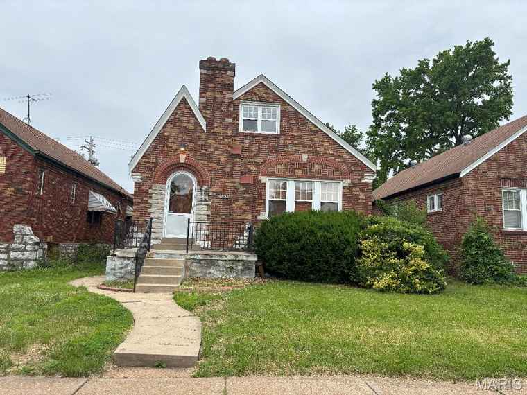 Photo of 6008 N Pointe Blvd St Louis, MO 63147