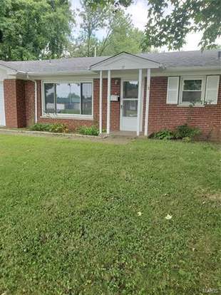 17 Queensway Dr Belleville Il 62226 3 Beds 2 Baths