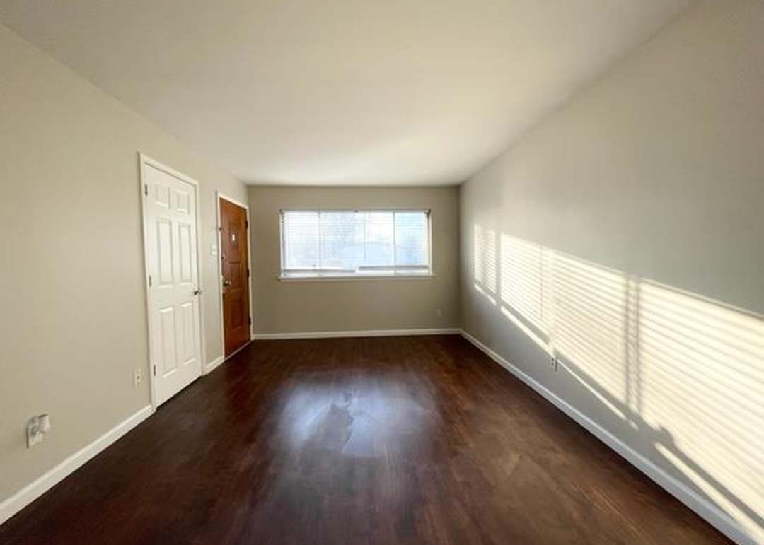 820 Loyola Dr, Florissant, MO 63031