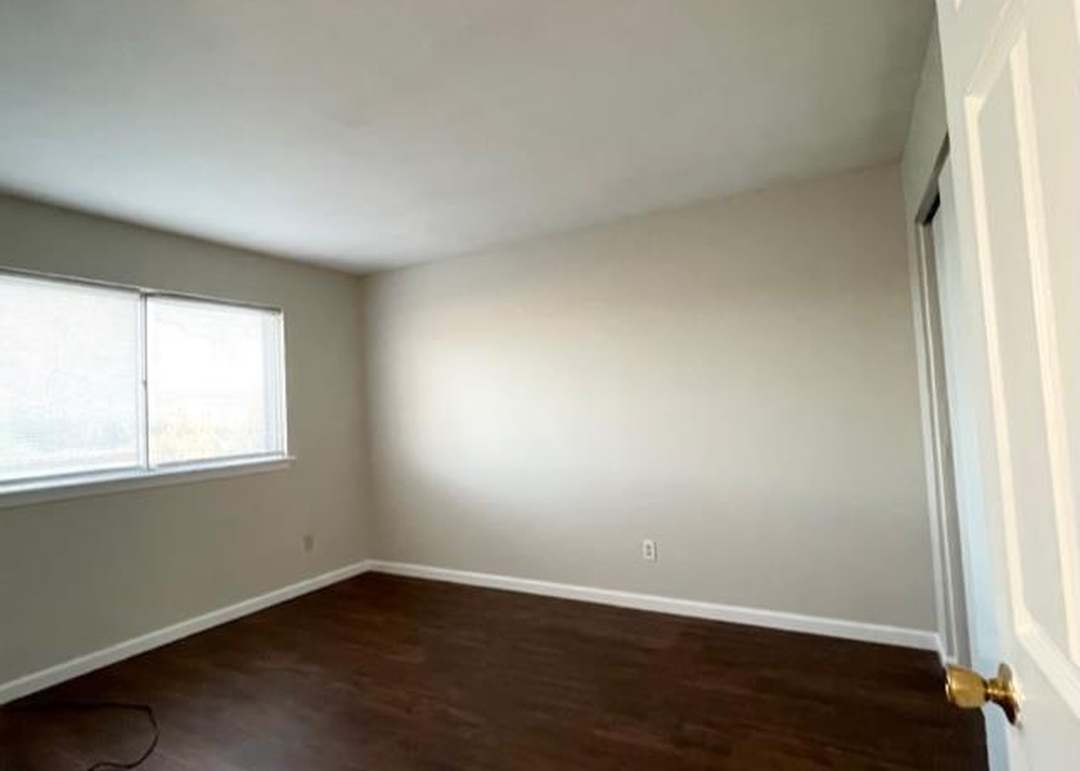 820 Loyola Dr, Florissant, MO 63031