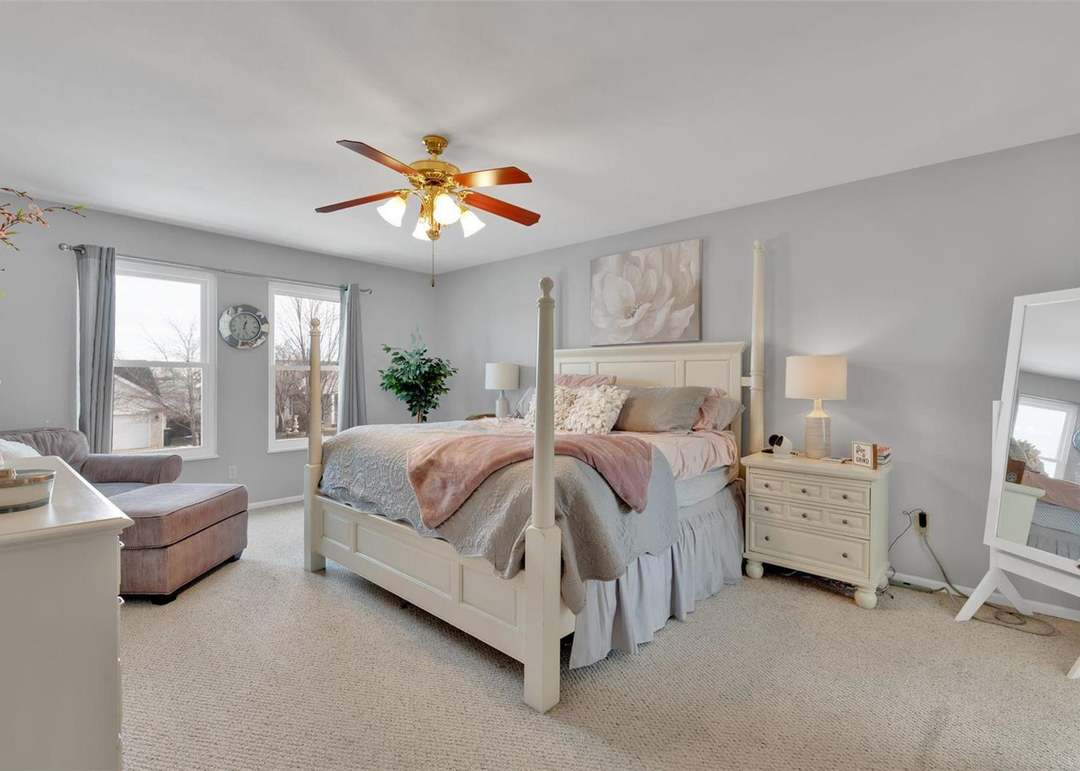 711 Autumn Glen Ln, Wentzville, MO 63385