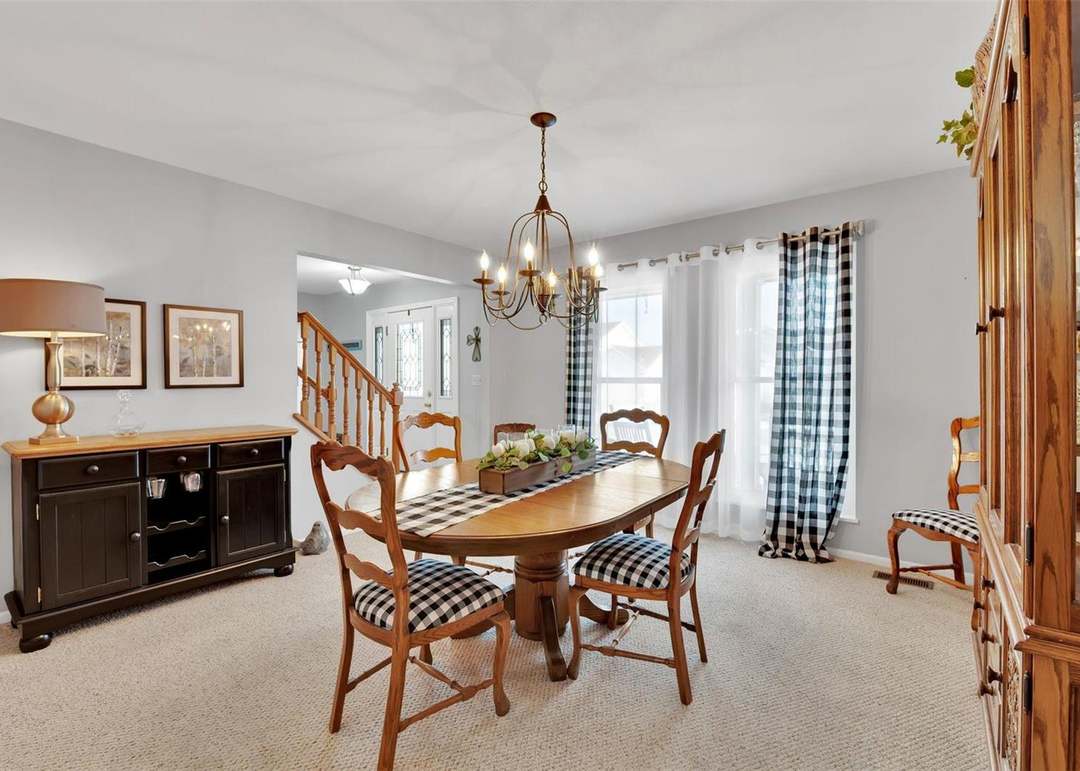 711 Autumn Glen Ln, Wentzville, MO 63385