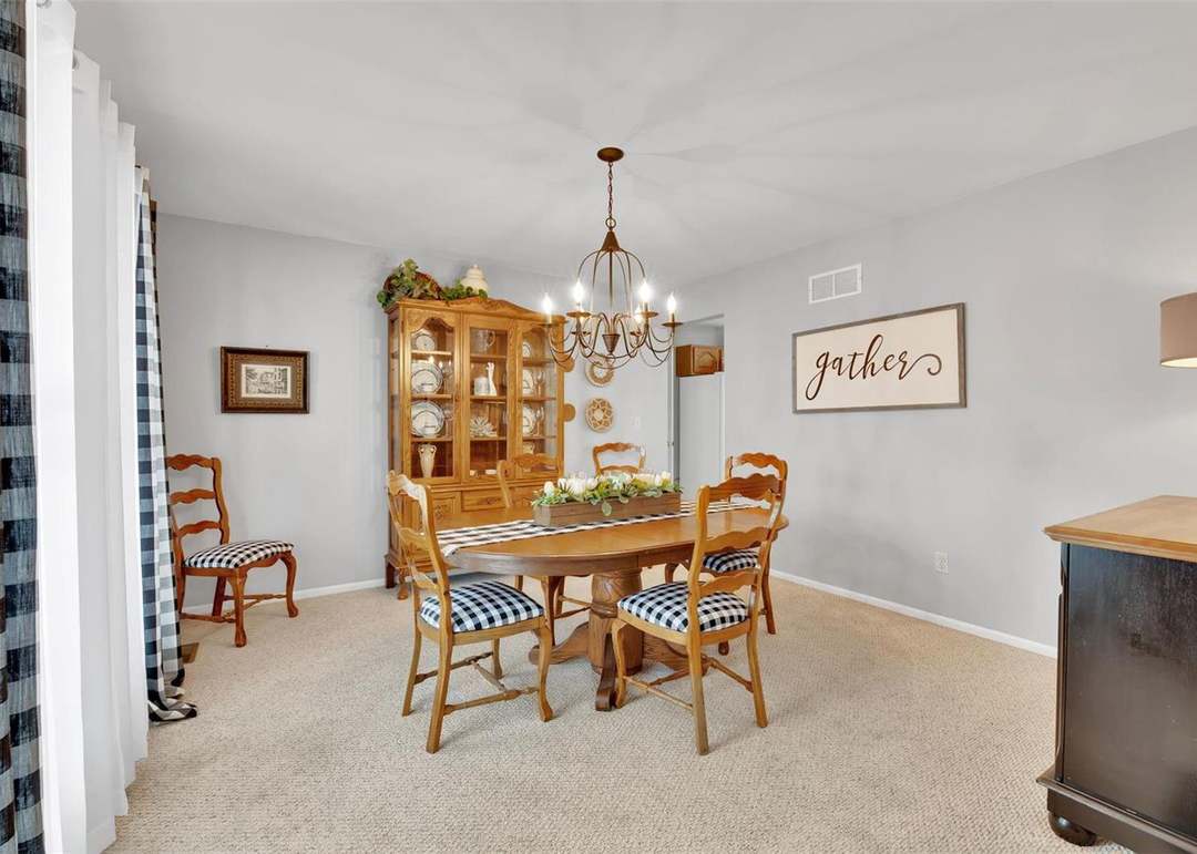 711 Autumn Glen Ln, Wentzville, MO 63385