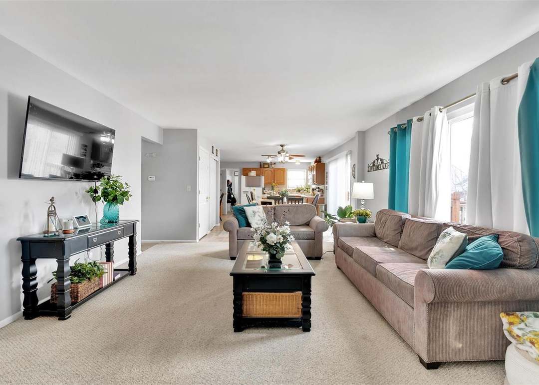 711 Autumn Glen Ln, Wentzville, MO 63385