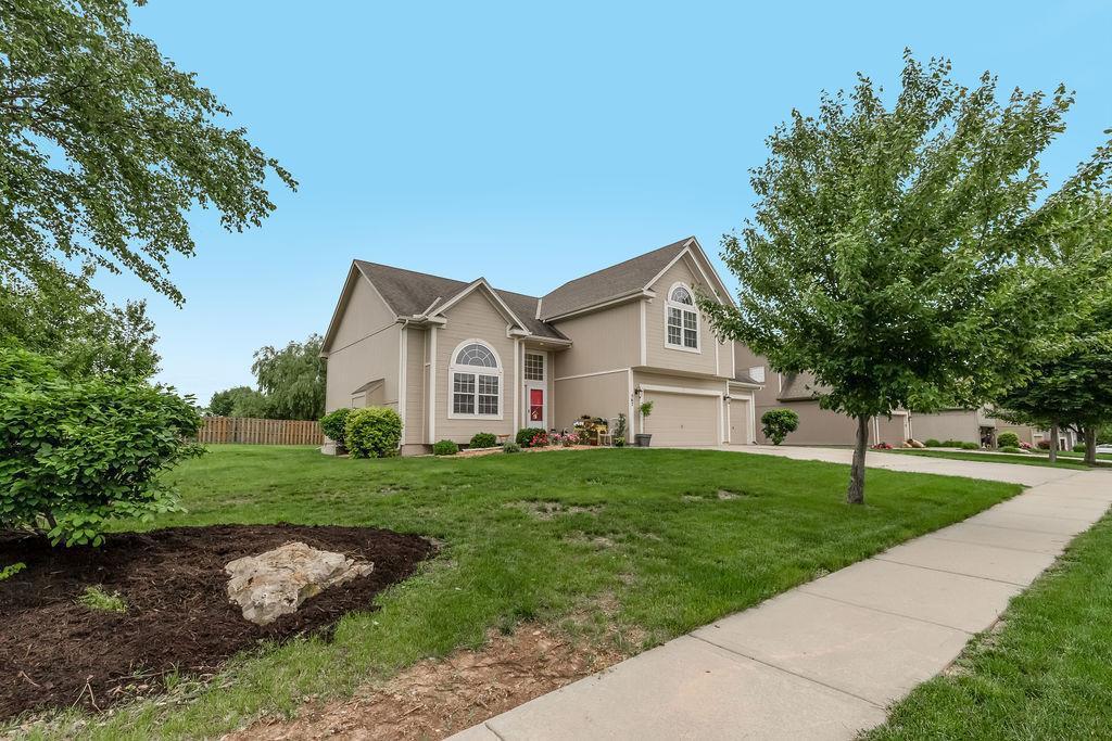 567 E Bluebird St, Gardner, KS 66030 MLS 2166440 Redfin
