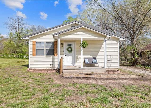 Property at 2036 Cherokee Ave, Baxter Springs, KS 66713, 2 beds, 1 bath