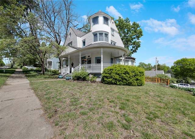 Property at 203 N Water St, Liberty, MO 64068, 4 beds, 4 baths