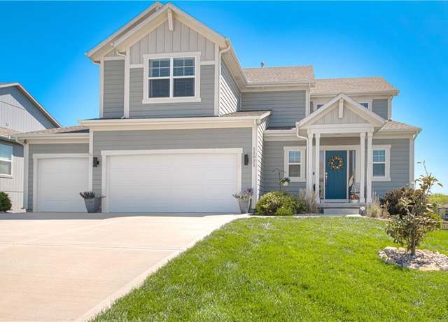 Property at 11021 N Oxford Ave, Kansas City, MO 64157, 3 beds, 2.5 baths
