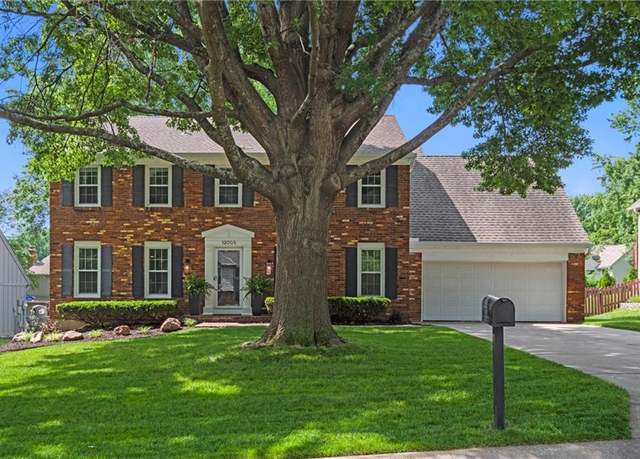 Property at 12005 W 100th Ter, Lenexa, KS 66215, 4 beds, 2.5 baths