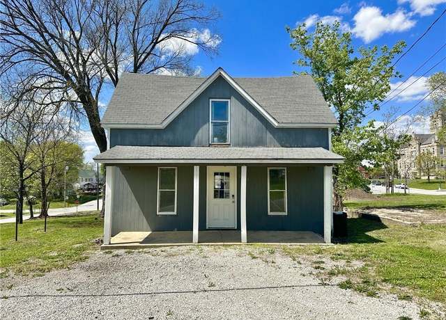 Property at 605 Monroe St, Trenton, MO 64683, 3 beds, 2 baths