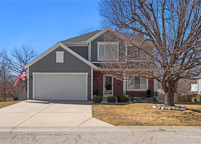 Property at 914 N 92nd St, Kansas City, KS 66112, 3 beds, 3 baths