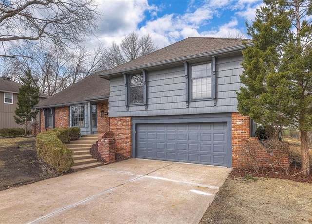 Property at 6400 W 102 St, Overland Park, KS 66212, 4 beds, 3.5 baths