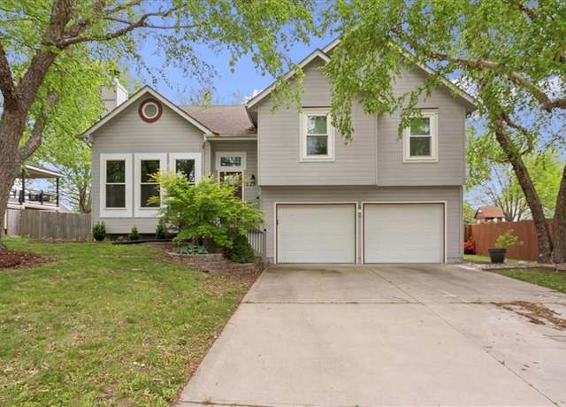 Property at 220 NE Fiddlewood Ave, Lee's Summit, MO 64086, 3 beds, 2.5 baths