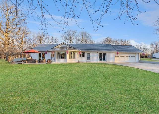 Property at 859 SE 1051 Rd, Deepwater, MO 64740, 2 beds, 2 baths