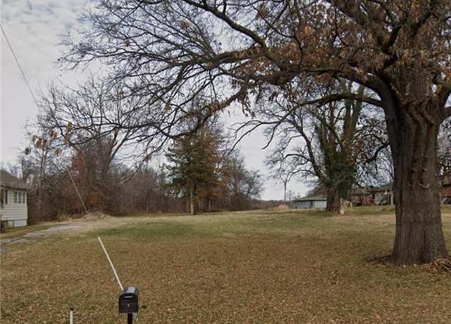 Property at 1122 E Walnut St, Independence, MO 64050