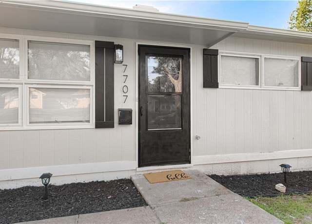 Property at 7707 E 112th St, Kansas City, MO 64134, 3 beds, 1 bath