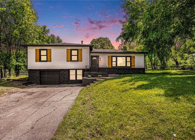 Property at 16105 Oakland Ave, Belton, MO 64012, 3 beds, 1.5 baths