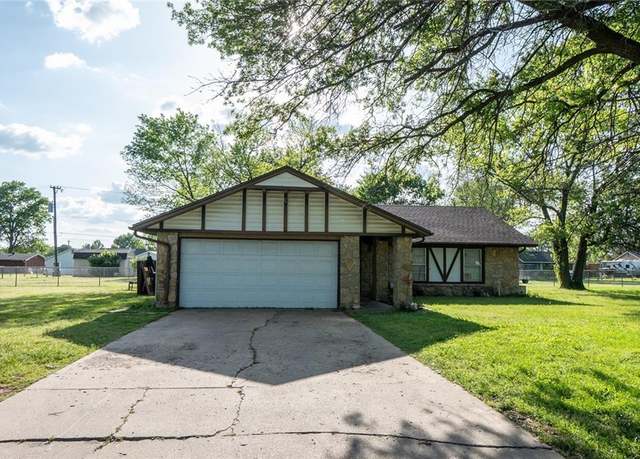 Property at 506 N Parkview St, Coffeyville, KS 67337, 4 beds, 2 baths