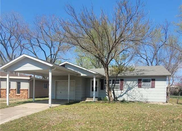 Property at 2925 W 15th St, Joplin, MO 64801, 3 beds, 1 bath