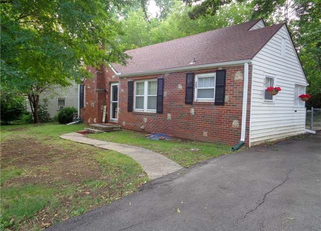Property at 6824 Laurel Ave, Raytown, MO 64133, 2 beds, 1 bath