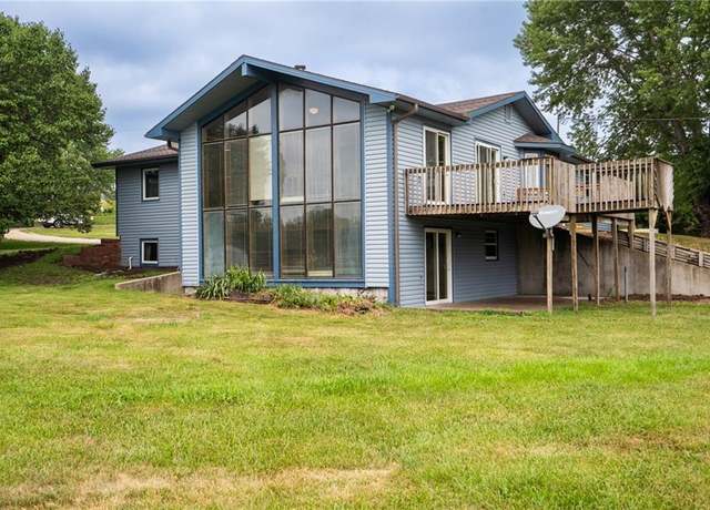 Property at 596 E 1732 Rd, Baldwin City, KS 66006, 4 beds, 2.5 baths