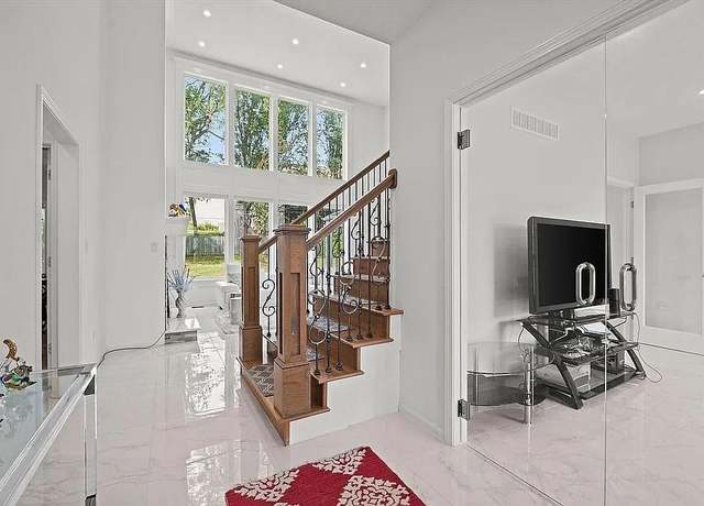 Property at 17012 E 38th Ter S, Independence, MO 64055, 4 beds, 3.5 baths