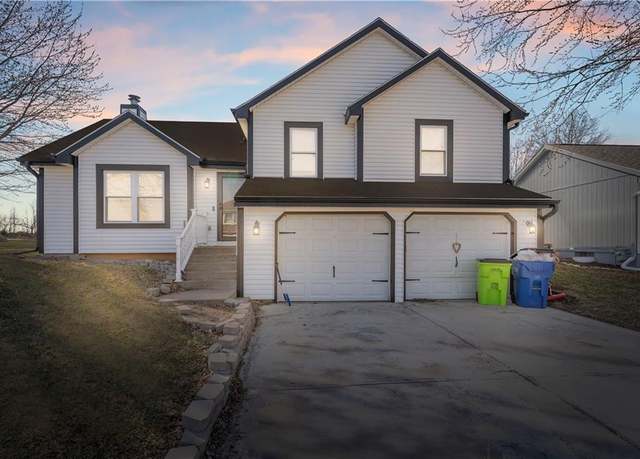 Property at 2016 NE Summerfield Ct, Blue Springs, MO 64029, 4 beds, 2.5 baths