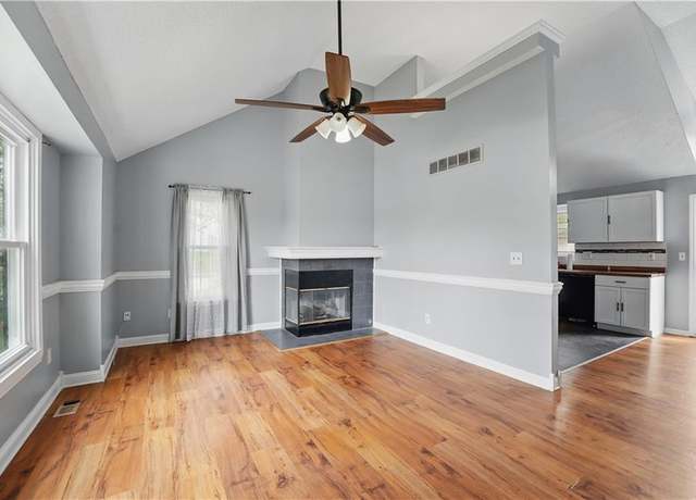 Property at 2016 NE Summerfield Ct, Blue Springs, MO 64029, 4 beds, 2.5 baths