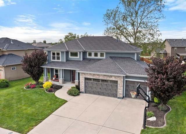 Property at 27906 E Foxberry Trl, Lee's Summit, MO 64086, 5 beds, 4.5 baths