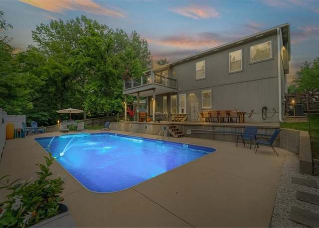 Property at 5918 W Richards Dr, Shawnee, KS 66216, 4 beds, 3 baths