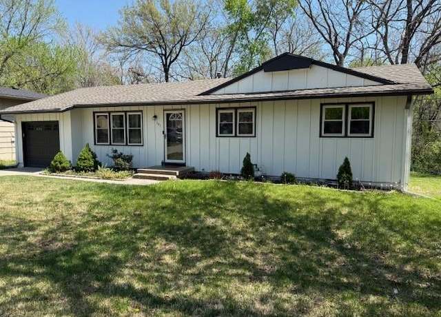 Property at 301 Wilshire Blvd, Liberty, MO 64068, 3 beds, 2 baths