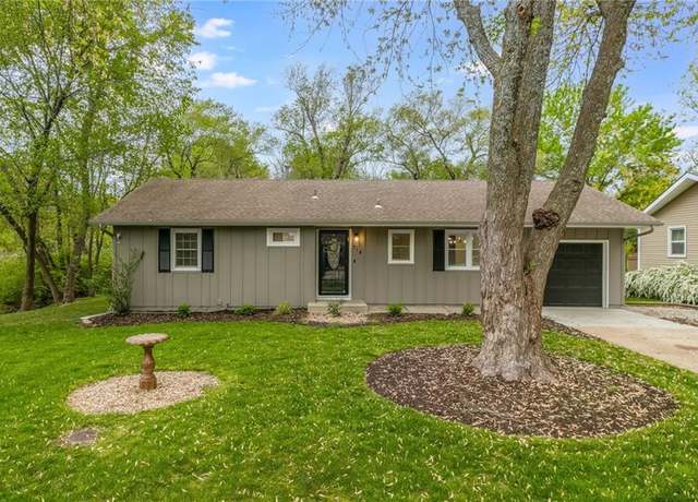 Property at 714 Green St, Lee's Summit, MO 64063, 3 beds, 1 bath