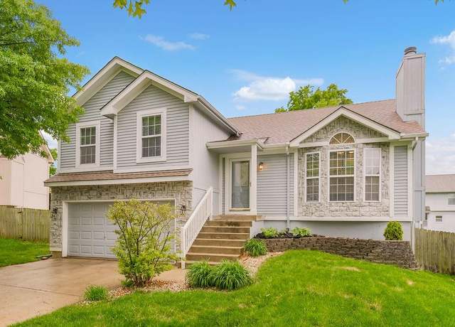 Property at 17525 W 111th Ct, Olathe, KS 66061, 3 beds, 2 baths