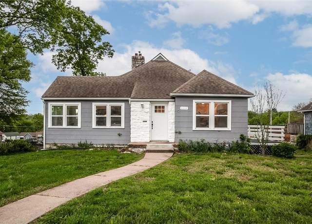 Property at 1111 Olive St, Leavenworth, KS 66048, 3 beds, 1 bath