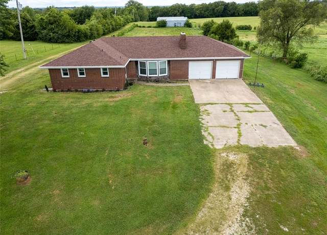 Property at 19701 163 St, Basehor, KS 66007, 3 beds, 2 baths