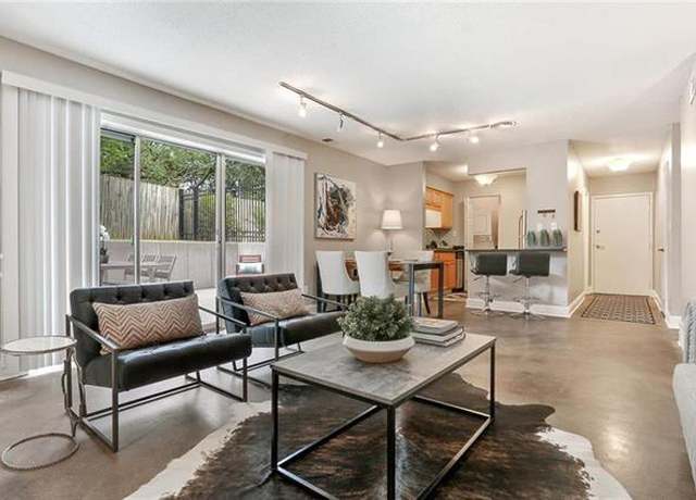 Property at 4143 Roanoke Rd #4, Kansas City, MO 64111, 2 beds, 1.5 baths